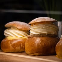 Semlor i mörk miljö